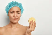 why does foundation cake on my skin