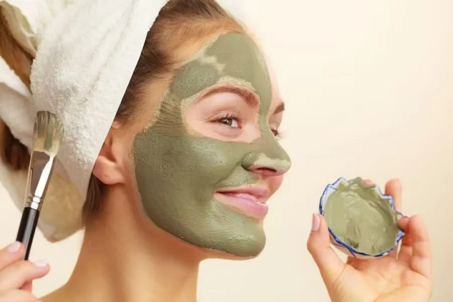 12 نمونه از بهترین و قوی ترین لایه بردار پوست خانگی 10 با لایه برداری صورت و بدن بادام و چای سبز، پوست خود را بیمه کنید.