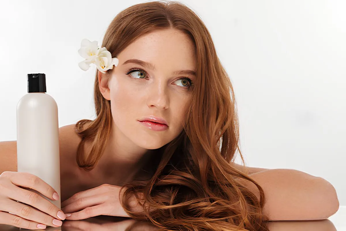 روتین مراقبت از مو در سفر 2 استفاده از شامپوی خشک