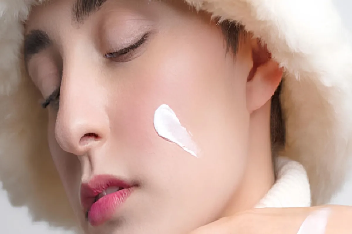 تفاوت کرم مرطوب کننده با لوسیون بدن چیست؟ 2 کرم مرطوب کننده