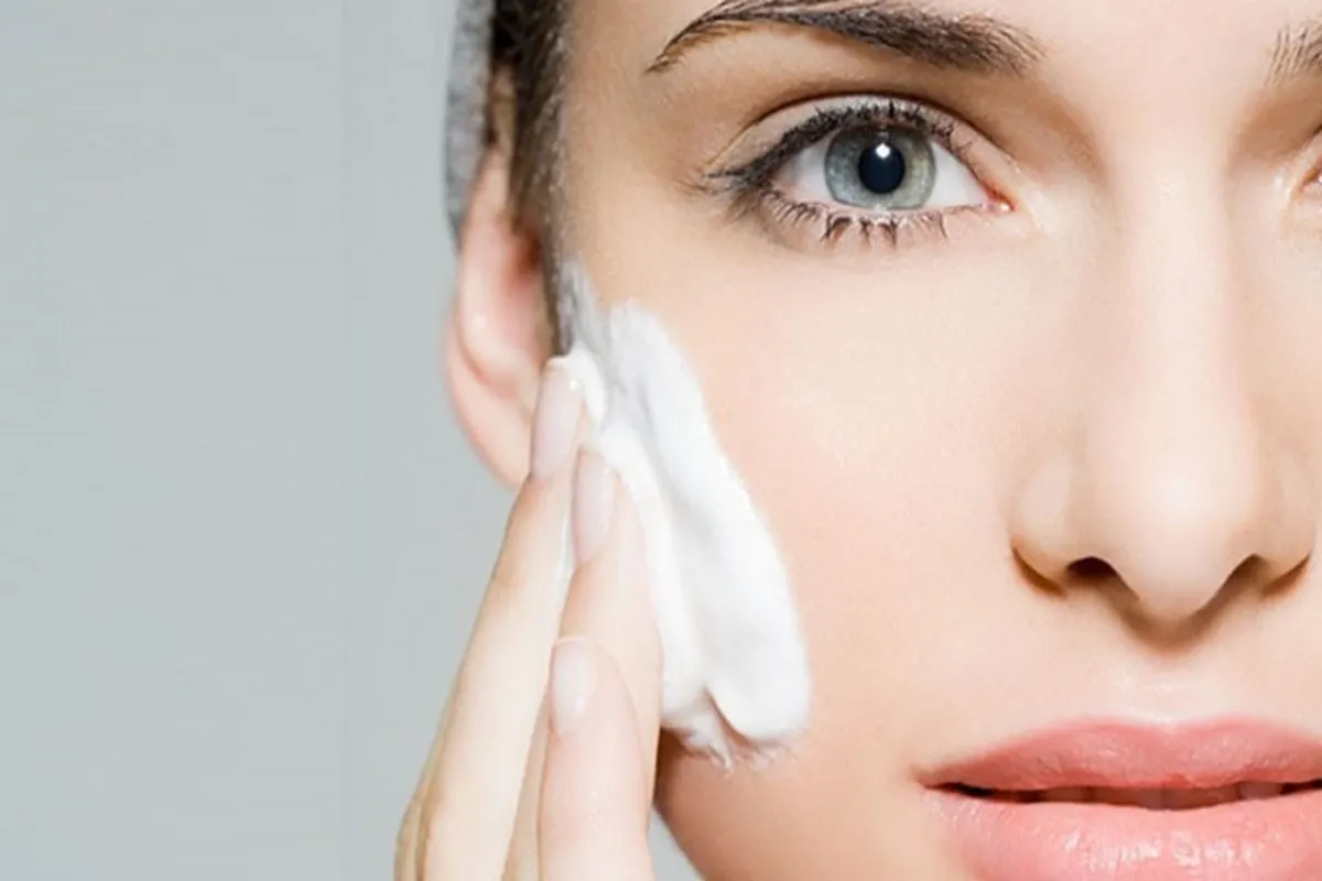 بهترین ضدآفتاب های ایرانی برای پوست مختلط 2 شناخت پوست مختلط و ویژگیهای یک ضد آفتاب ایدهآل برای آن