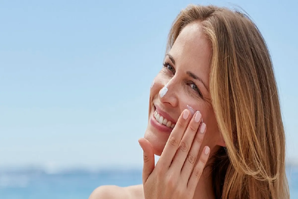 نحوه صحیح استفاده از ضد آفتاب برای دختران (نکات کاربردی)