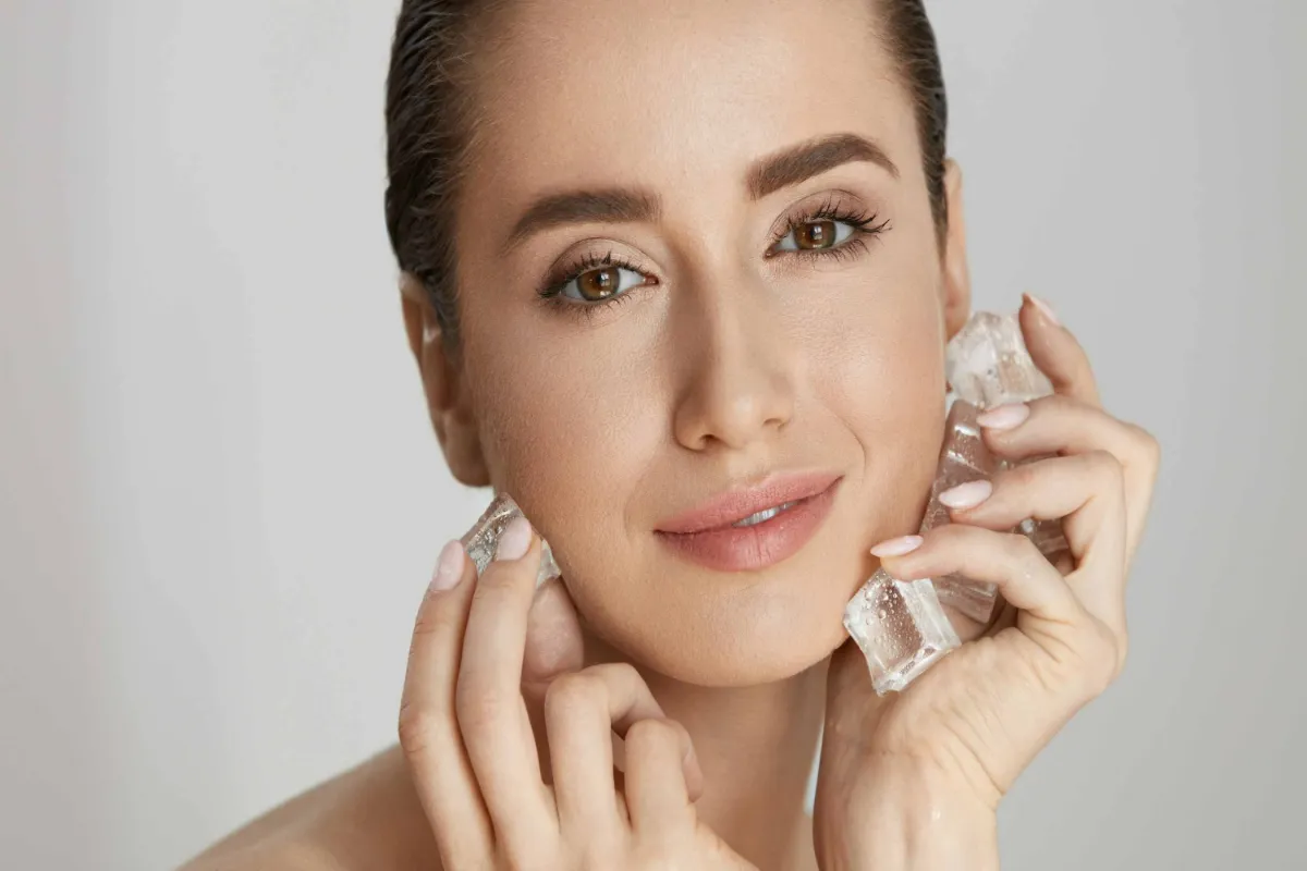 طرز استفاده از یخ برای صورت