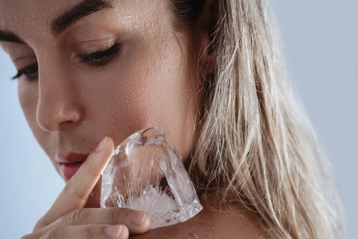 بهترین زمان برای گذاشتن یخ روی صورت