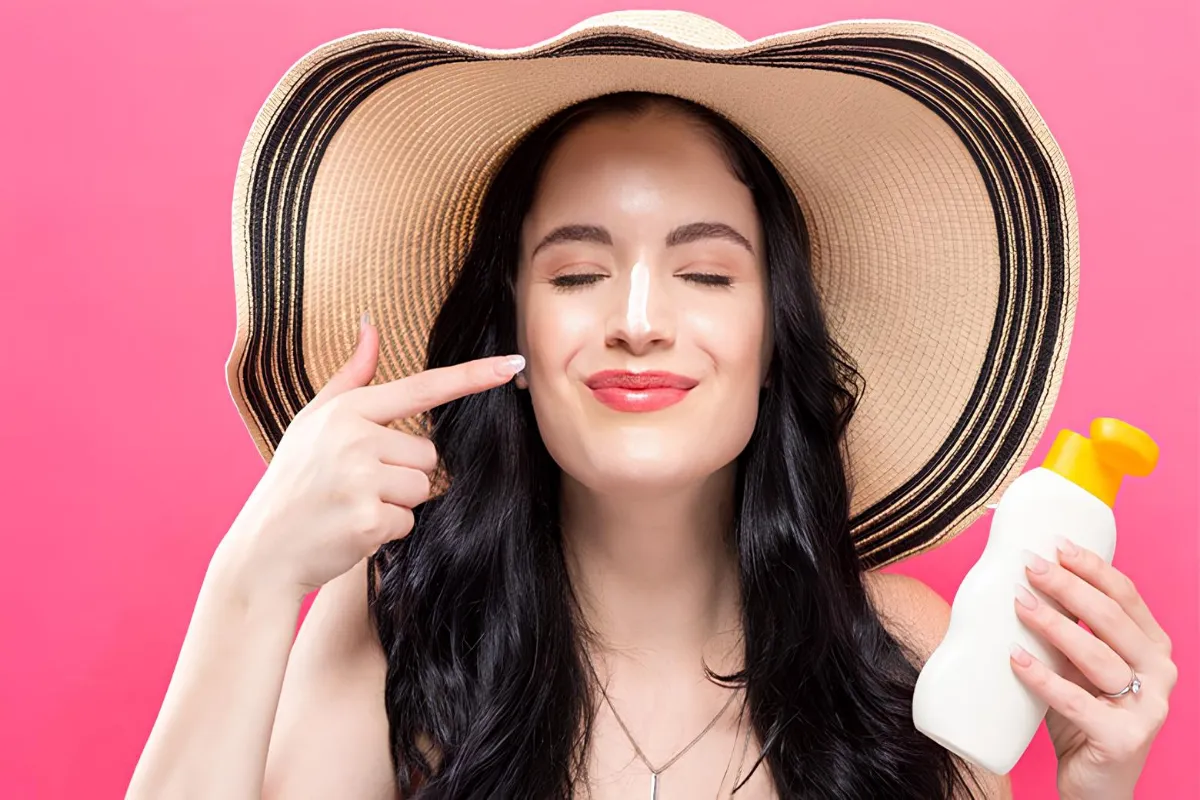 اهمیت ضدآفتاب: فواید، عوارض و انتخاب بهترین نوع 2 واقعیتهای تلخ: عوارض جبرانناپذیر عدم استفاده منظم از ضد آفتاب