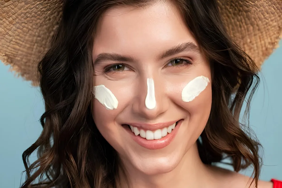 معرفی برترین ضد آفتاب‌های ایرانی برای پوست چرب با منافذ باز