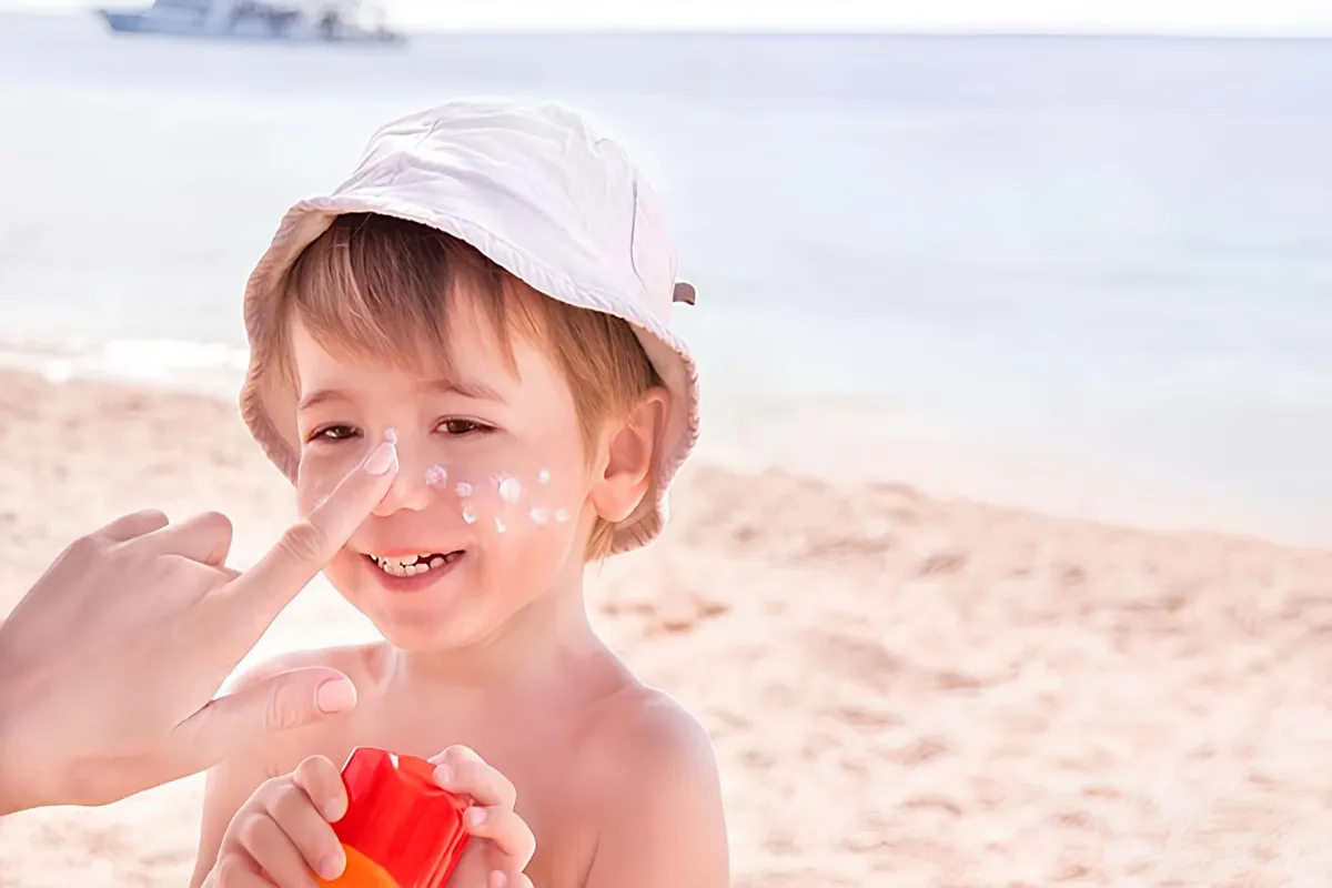 چگونه از کرم ضد آفتاب به بهترین شکل استفاده کنیم؟ (راهنمای گام به گام)