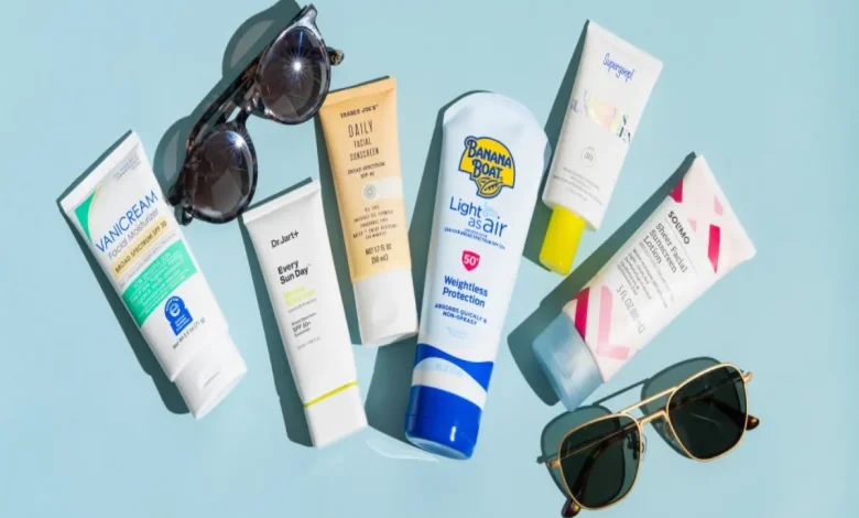 کرم ضد آفتاب چیست؟ راهنمای جامع محافظت از پوست در برابر خورشید (از تعریف تا انتخاب و مصرف صحیح)