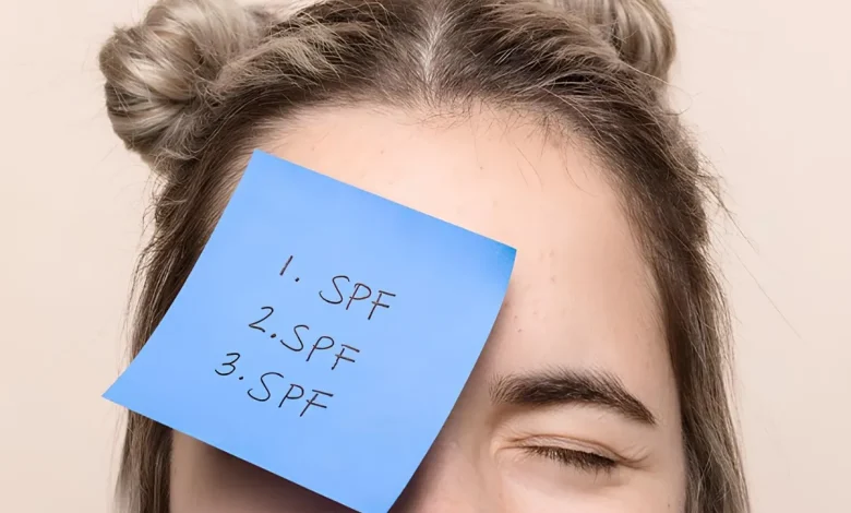 SPF چیست؟ مقدار مناسب و تفاوت بین اس پی اف های مختلف 1 SPF چیست و چه میزان از آن مناسب است؟